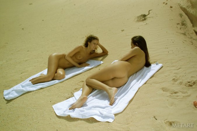 Two models posing naked on a sunny beach photo 9