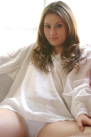 Tight beauty posing in her room photo 7