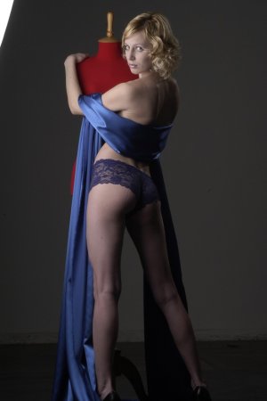 Young designer shows off her buns photo 5