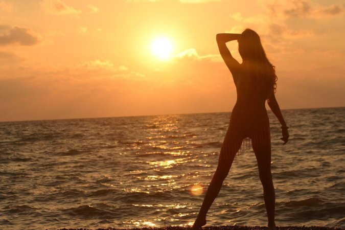 Beach posing scene with a sexy blondie photo 12