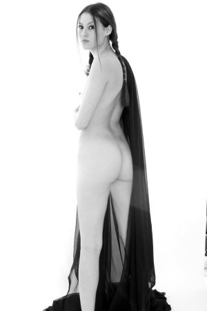 Black and white posing session photo 8