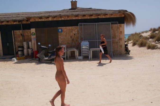 Young teeny babe loves posing nude on the beach photo 11