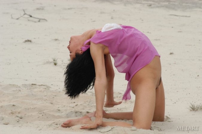 Dark-haired babe posing on the beach photo 2