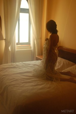 Tanned babe posing in her bedroom photo 6