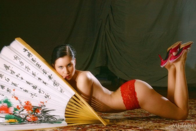 Lovely lady with her Chinese hand fans photo 15