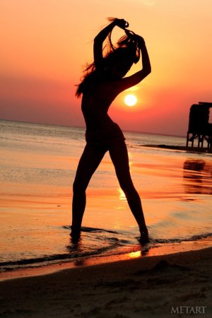 Beach posing scene with a hot brunette photo 3