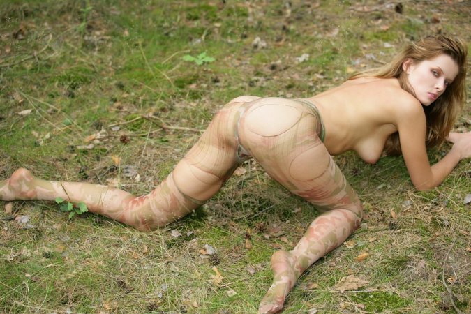 Outdoor posing with a fantastic model photo 7