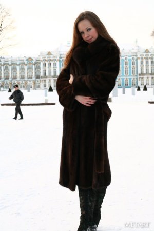 Daring Russian princess is naked outside. photo 1