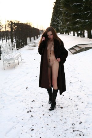 Daring Russian princess is naked outside. photo 2