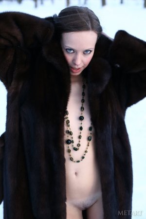 Daring Russian princess is naked outside. photo 8