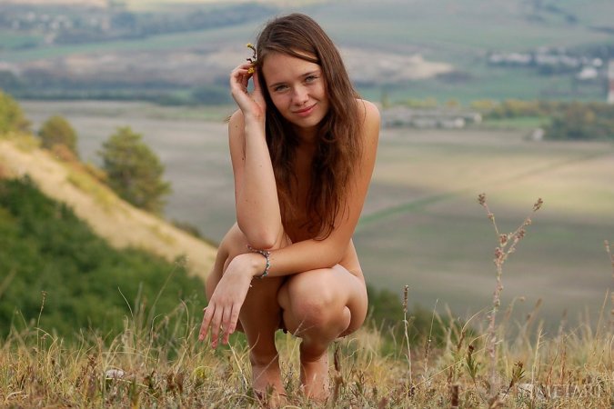 Skinny babe undresses on a high mountain. photo 6