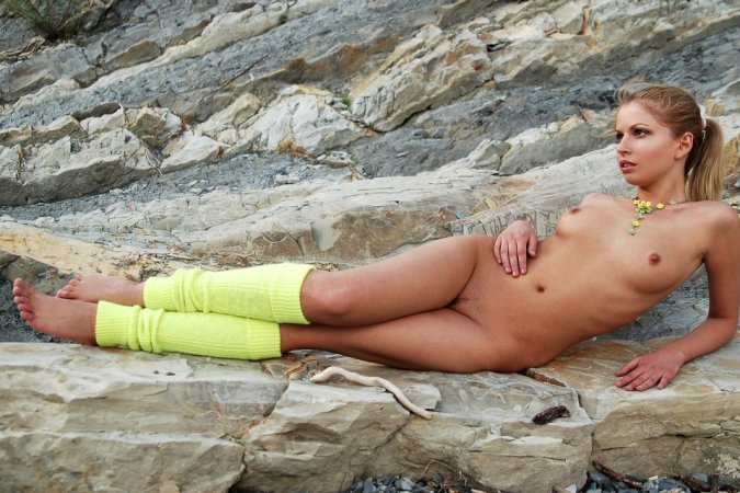 Slim babe takes off clothes on the rocks. photo 13