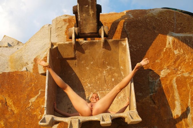 Naked blondie poses at the building site photo 13