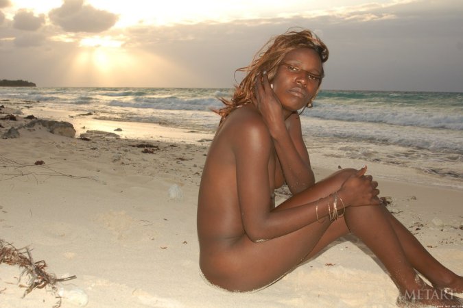 Black hottie goes for a naked jogging. photo 9