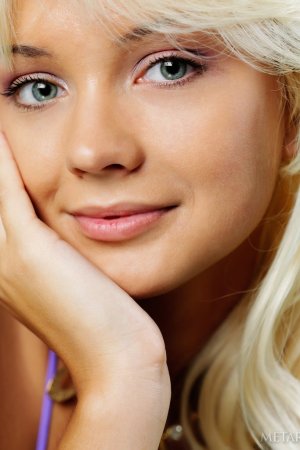 A blonde smiles at us and she shakes her tight ass photo 14