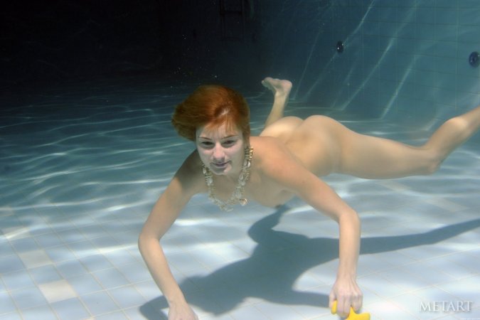 A redhead is dipping in the swimming pool photo 9