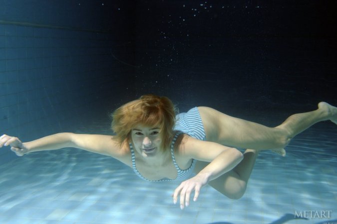 A redhead is dipping in the swimming pool photo 11