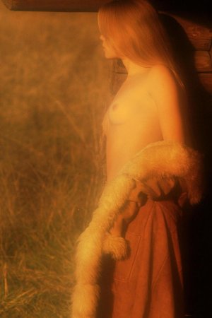 Blonde takes off her fur coat in the field photo 4