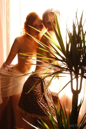 Redhead plays with a blonde in the shadows. photo 3