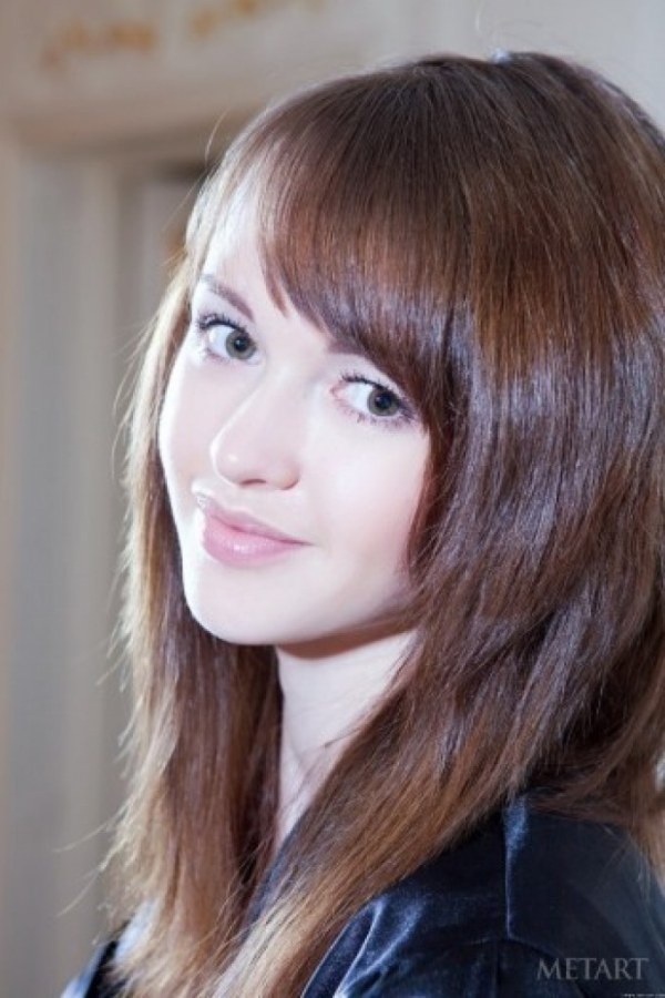 Nastya E – Sexy babe shows her naked body