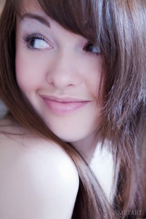 Sexy babe shows her naked body photo 15