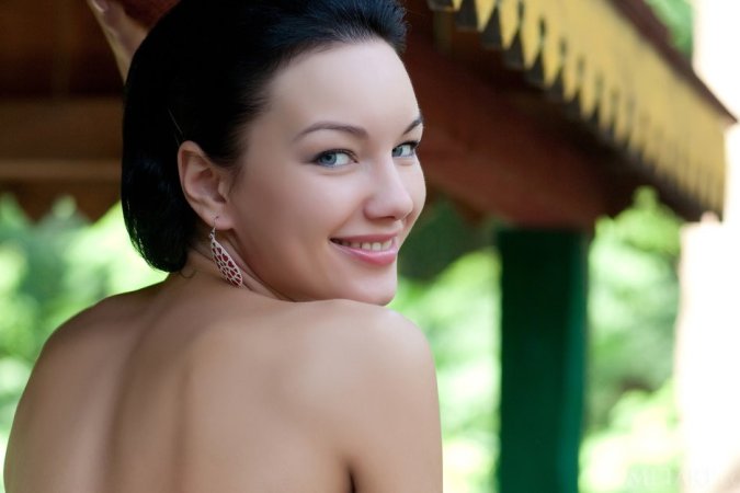 Striptease on an everyday walk in the forest. photo 2