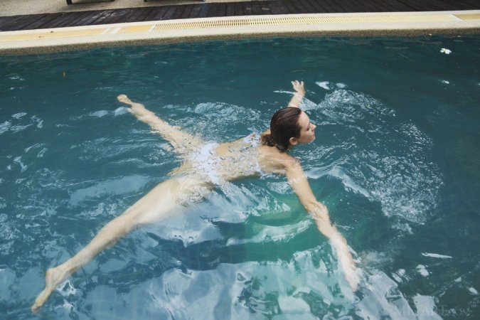 A dip in the pool on a hot summer day photo 10