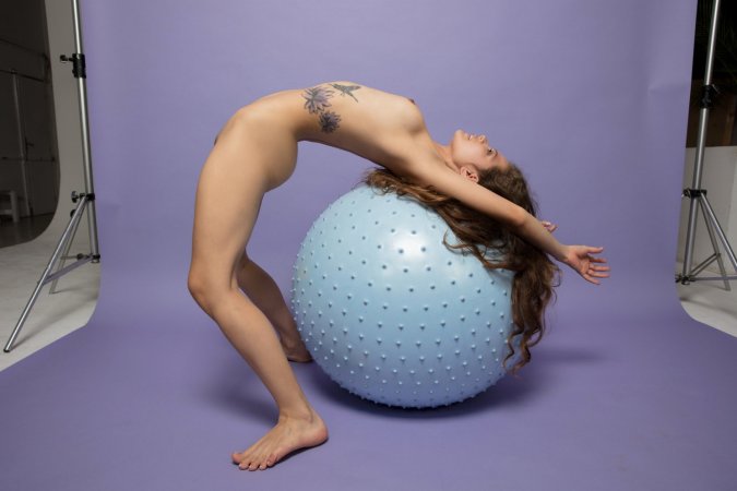 Hottie gets satisfaction on exercise ball photo 1