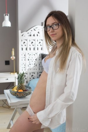 Nerdy babe proves she can be hot photo 5