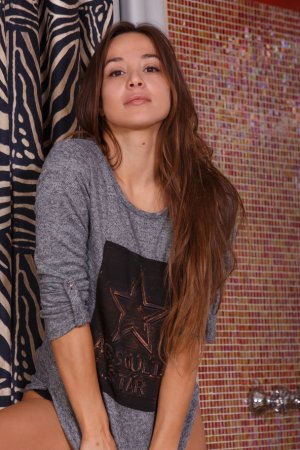 Brunette gets total satisfaction under streams of water photo 6
