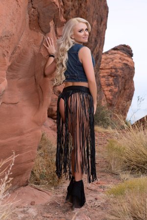 Hotties pose totally naked in different places photo 4