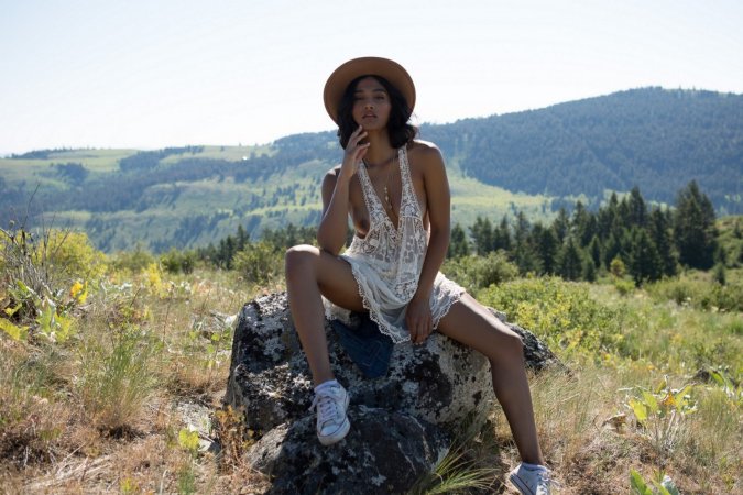Naked cutie goes for a walk in the meadow photo 10