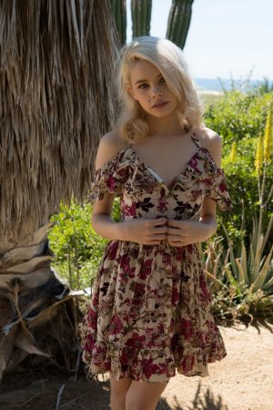 Blondie performs a fantastic outdoor scene photo 18