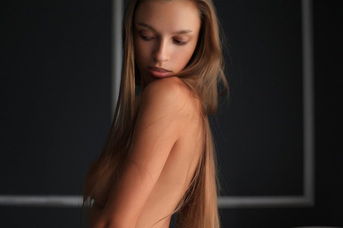 Long-legged sweetie poses totally naked in the light photo 17