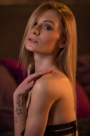 Skinny chick enjoys solo orgasm on Friday photo 2