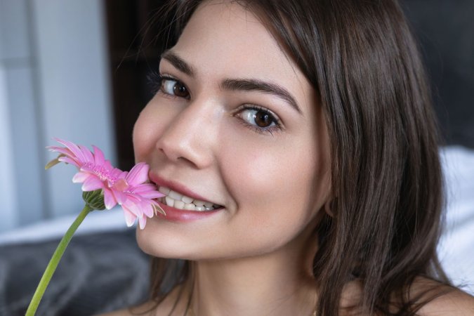 Sooky poses with flowers shaving her pussy photo 6